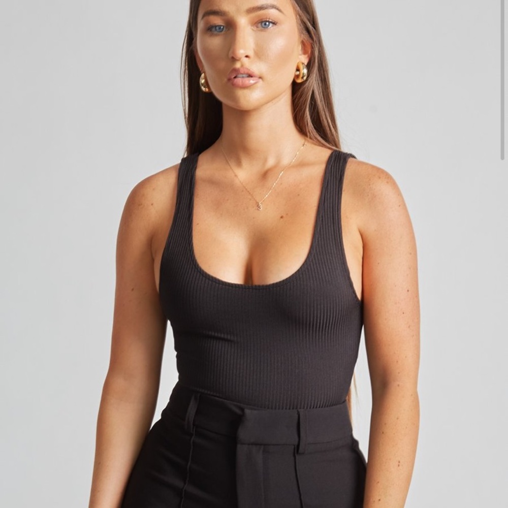 ⚡️BRAND NEW!!Black ribbed scoop neck/back bodysuit